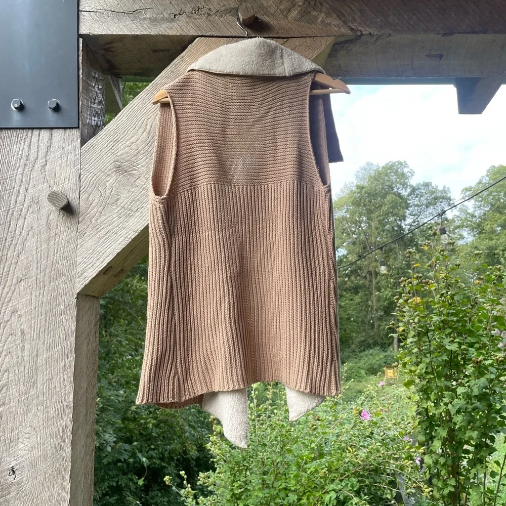 Quinn Suede Sherpa Knitted Vest - Picture 7 of 7